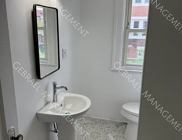 2223 W Euclid St — Photo 14