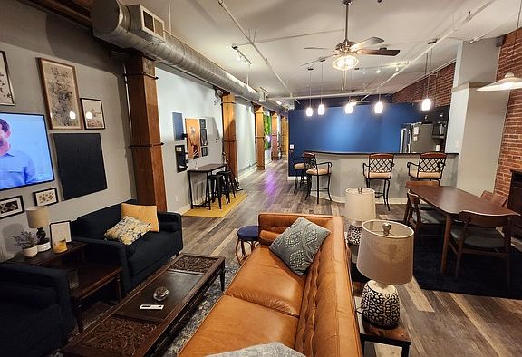 4th image of 200 Main St APT 412
