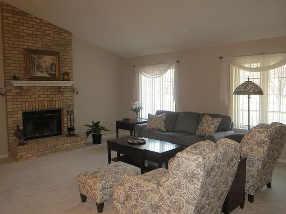 3rd image of 2823 Cypress Ln