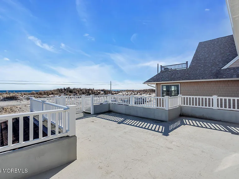 115 N Ocean Ave — Photo 59