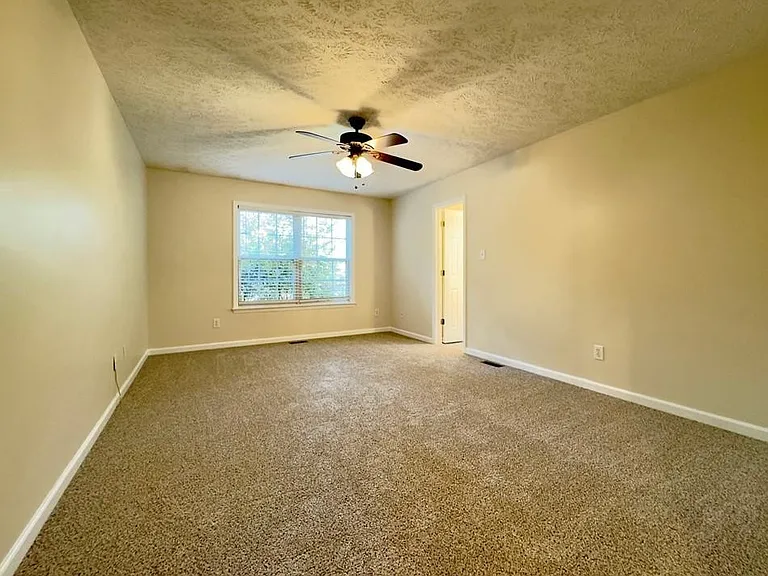 257 Lakeside Ln — Photo 16