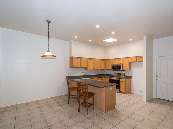 3rd image of 8118 N Peppersauce Dr