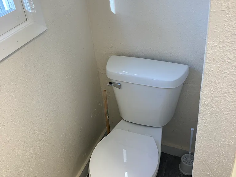 2100 N Park Ave — Photo 14