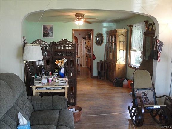2nd image of 107 Evergreen Pl
