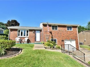 4615 Mapledale Dr, Homestead, PA
