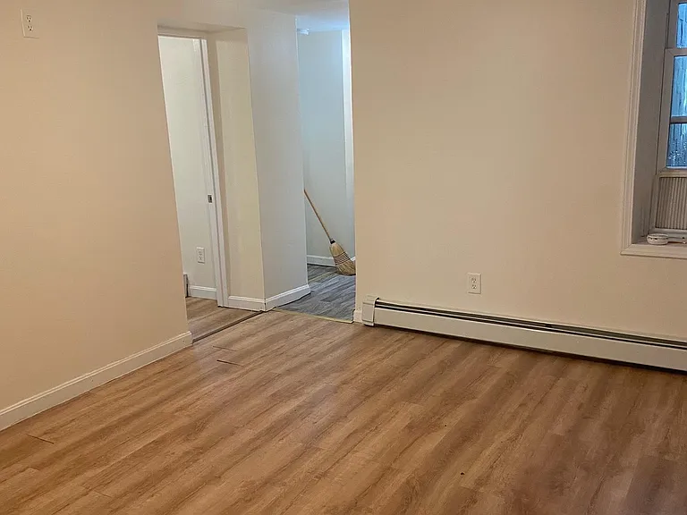 44 Park Ave #BASEMENT — Photo 5