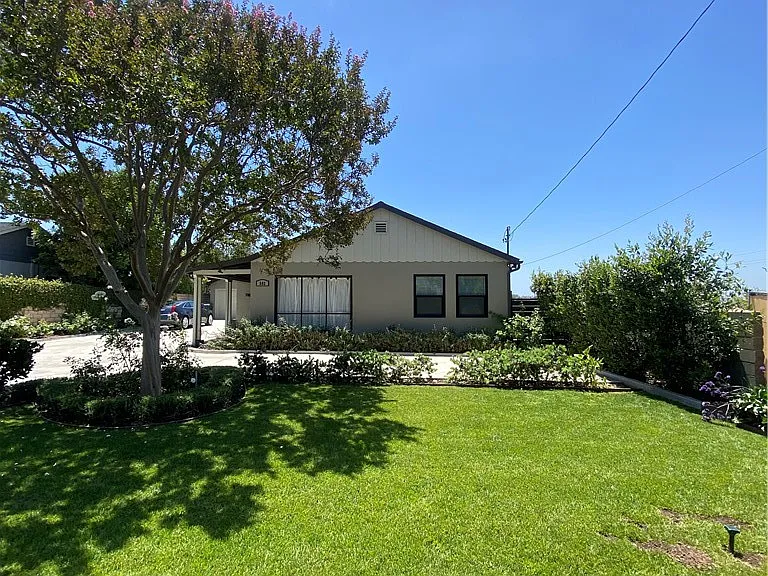 502 E Bonita Ave — Photo 3