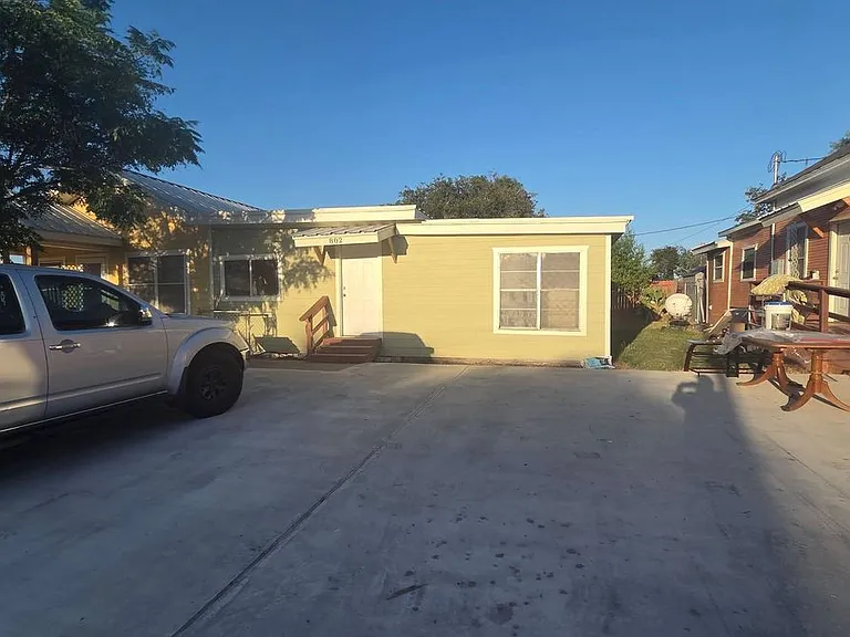802 N 7th St — Photo 1