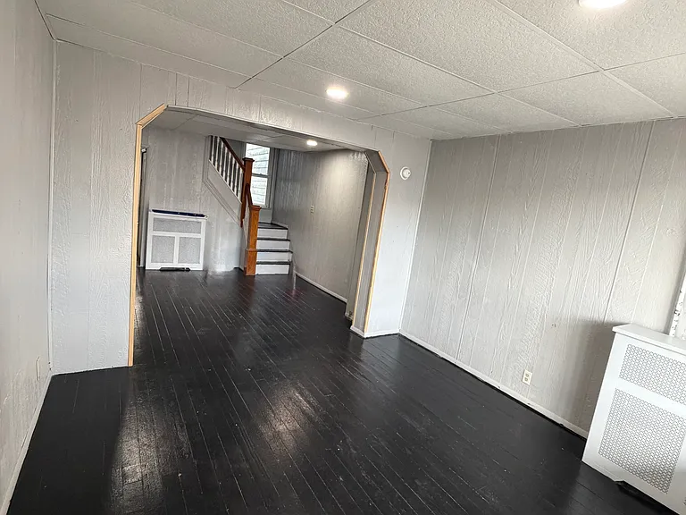 1219 W Walnut St — Photo 6