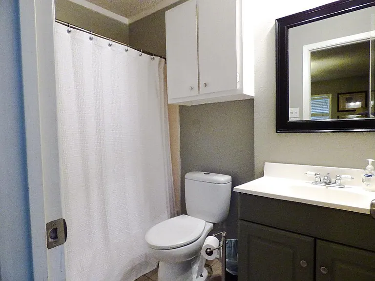 1102 Echo Ln — Photo 9