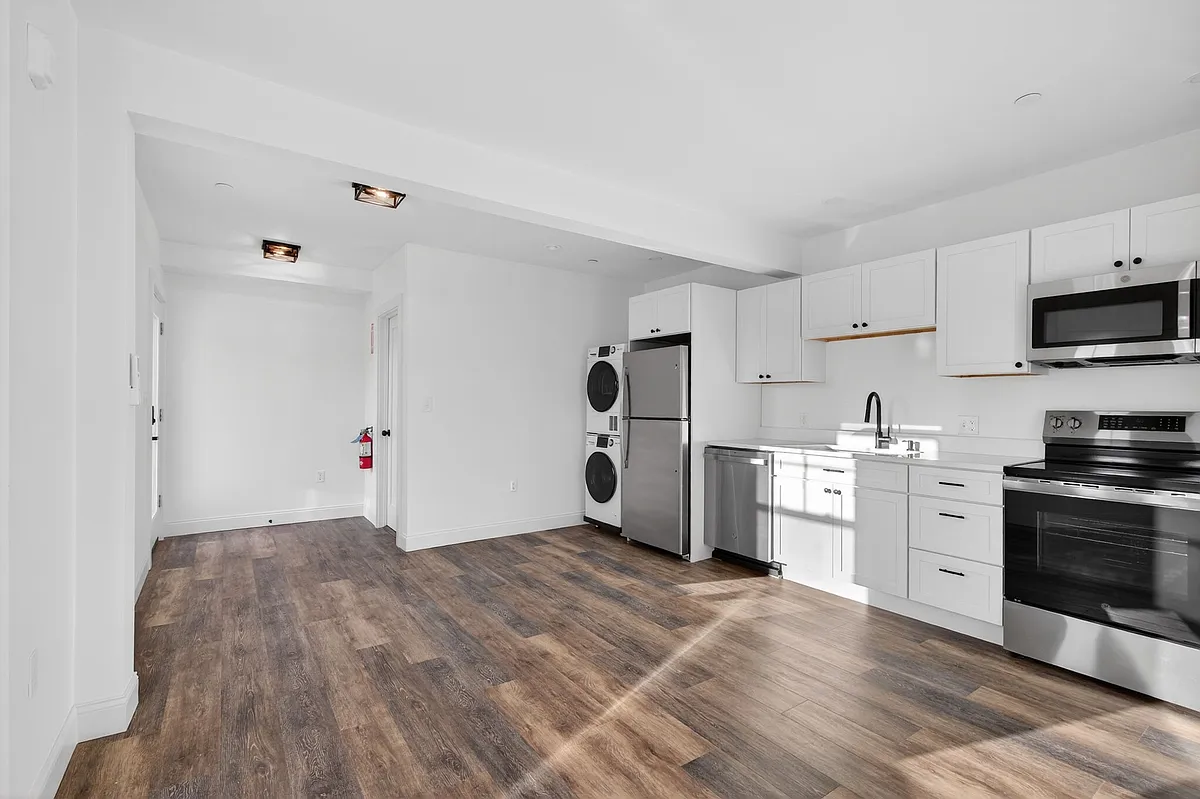 Building Photo - 371 Cabot St #102