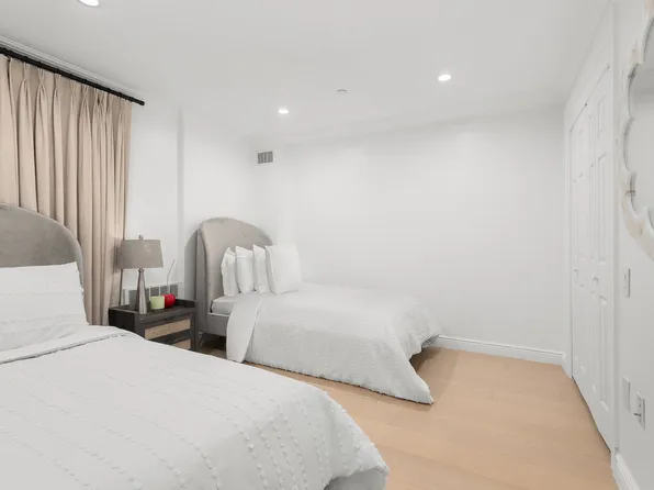 222 East 61st Street image 24 of 29