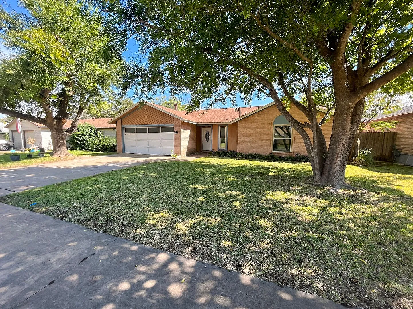 North Austin Home - Great Area and Ready NOW! — Photo 1