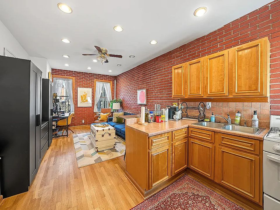 1st image of 140 W 10th St APT 5RW