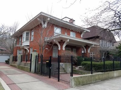 921 W Castlewood Ter, Chicago, IL, 60640