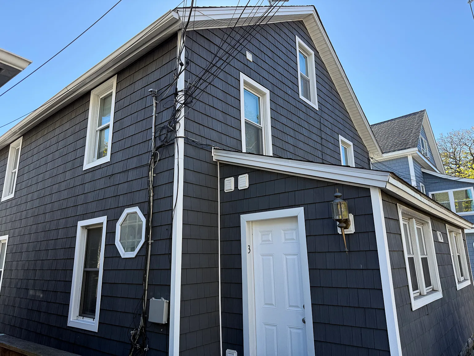 2 bed, 700 sqft, $2,700 — Photo 1