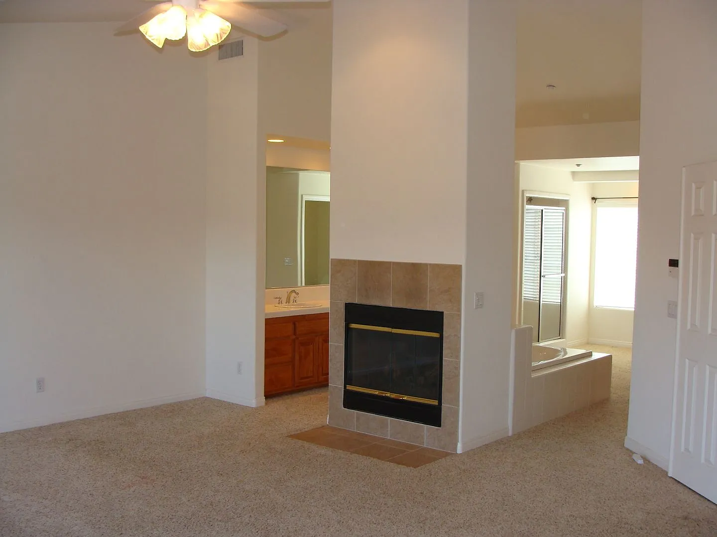 Gorgeous 4br/3.5ba 2 Story Home W Solar, Yards, Views, Balconies, Fireplaces, Walk In Closets, La... — Photo 2