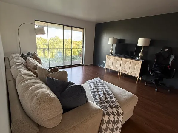 700 N Bruce Ln APT 603, Glenwood, IL 60425