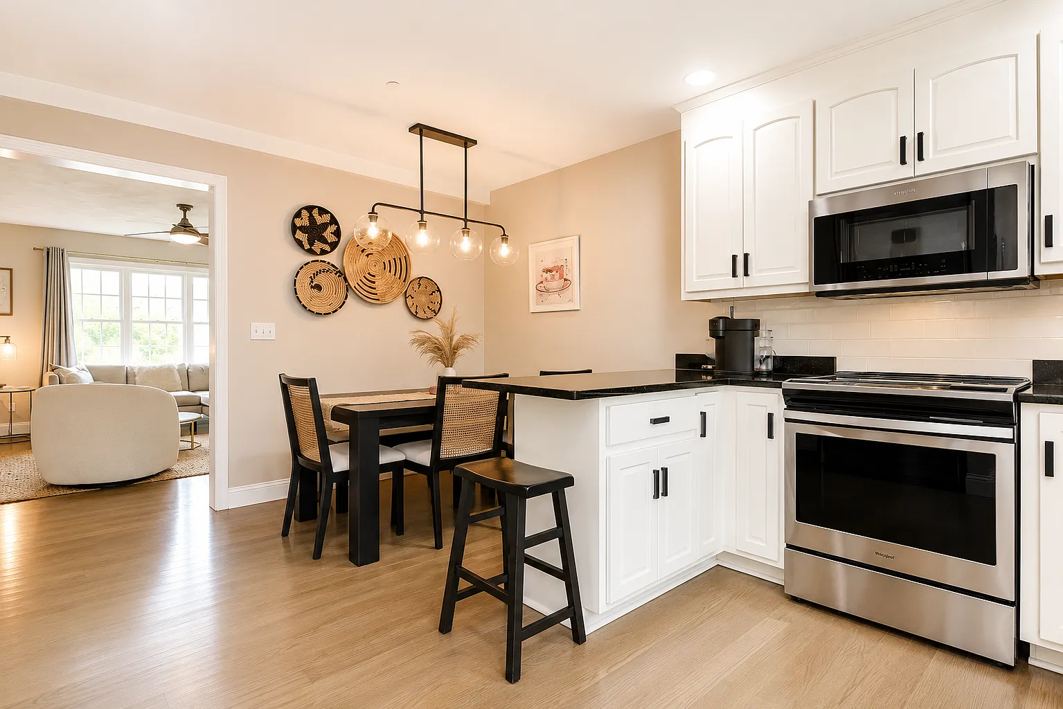 3 bed, 2.5 bath, 1414 sqft, $4,295 — Photo 4