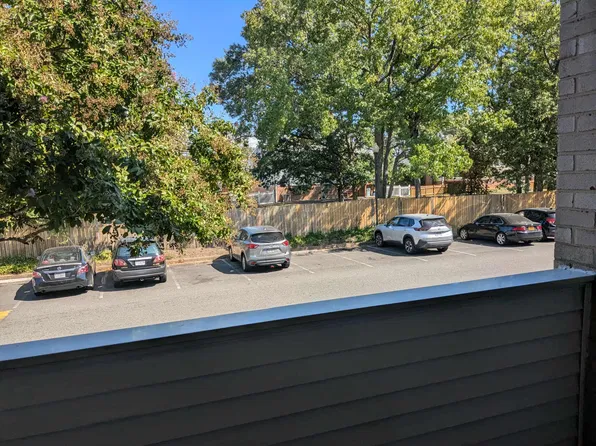 5608 Bismach Dr, Alexandria, VA 22312