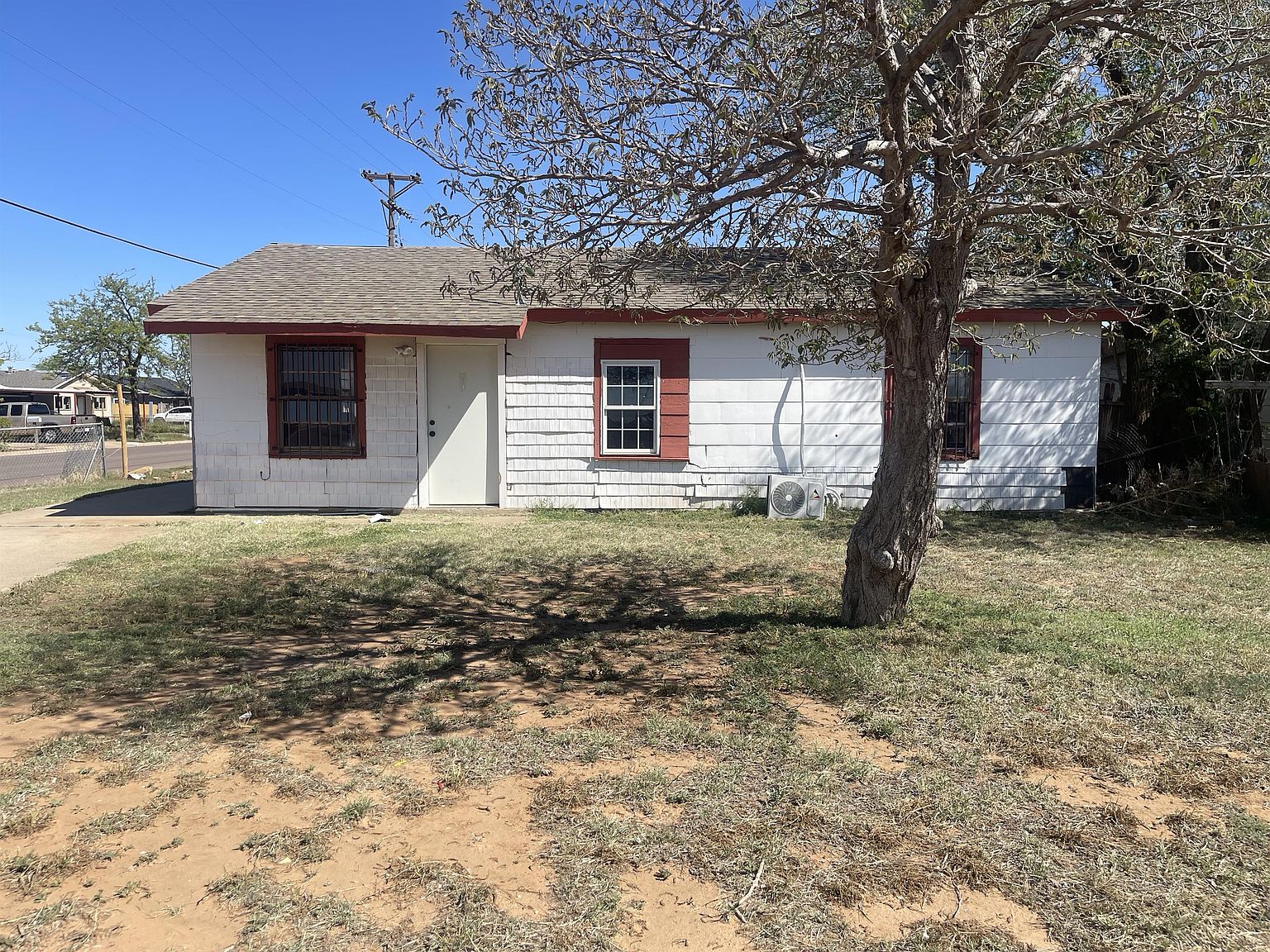 2401 E 10th St, Lubbock, TX 79403 | Zillow