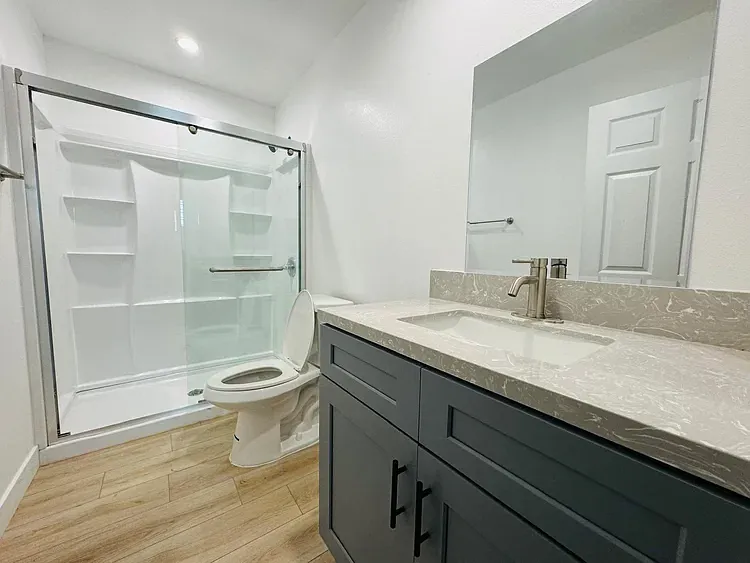 1 bed, 300 sqft, $999 — Photo 4