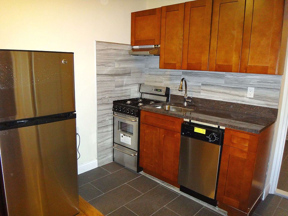 2nd image of 1322 2nd Ave APT 2D
