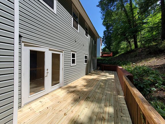 3rd image of 8424 Mecklenburg Ct