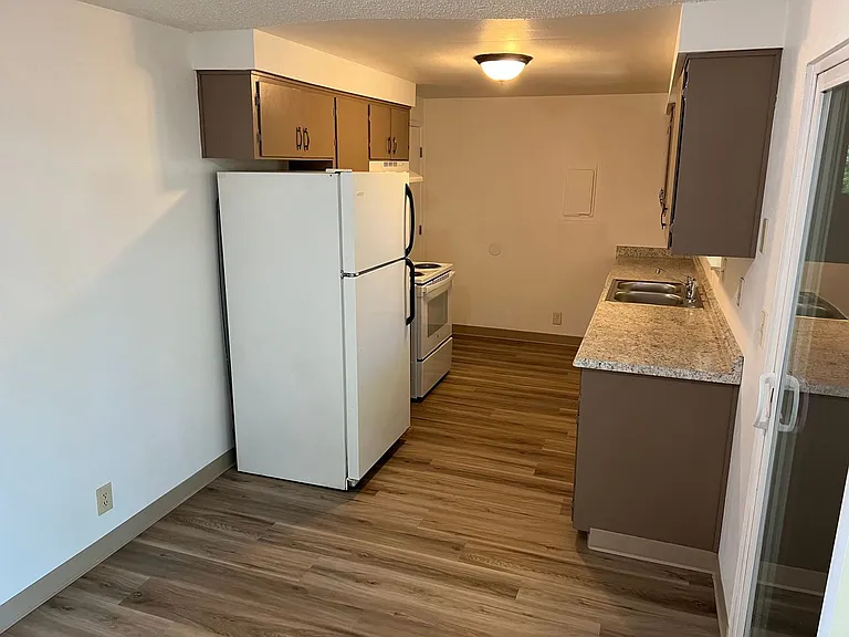2 Bedroom 1 Bathroom Duplex in Springfield — Photo 5