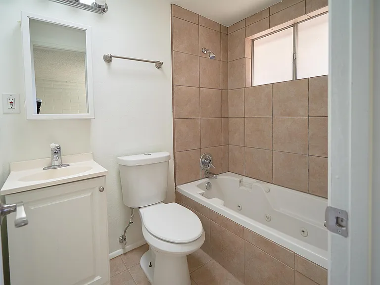 3410 S Mann Ave — Photo 19