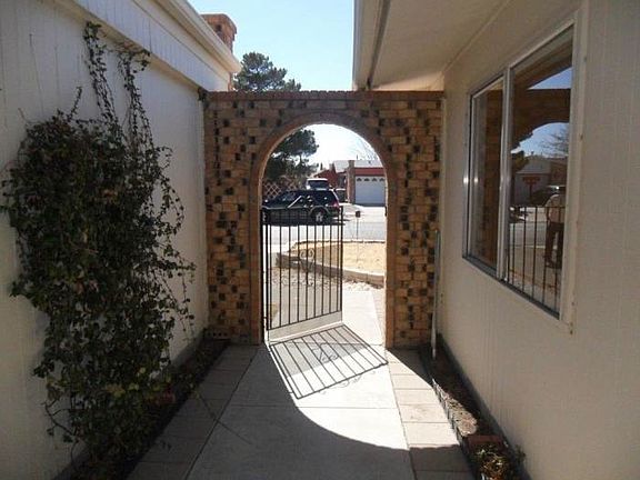 Entry Dayroom