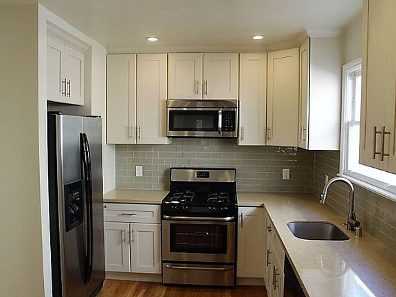 4th image of 414 N San Mateo Dr
