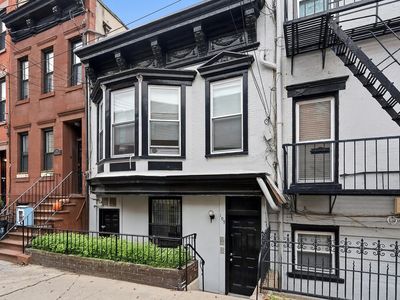 165 7th St #2E, Hoboken, NJ, 07030