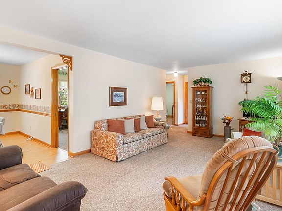 3rd image of 1410 Sunnyside Dr