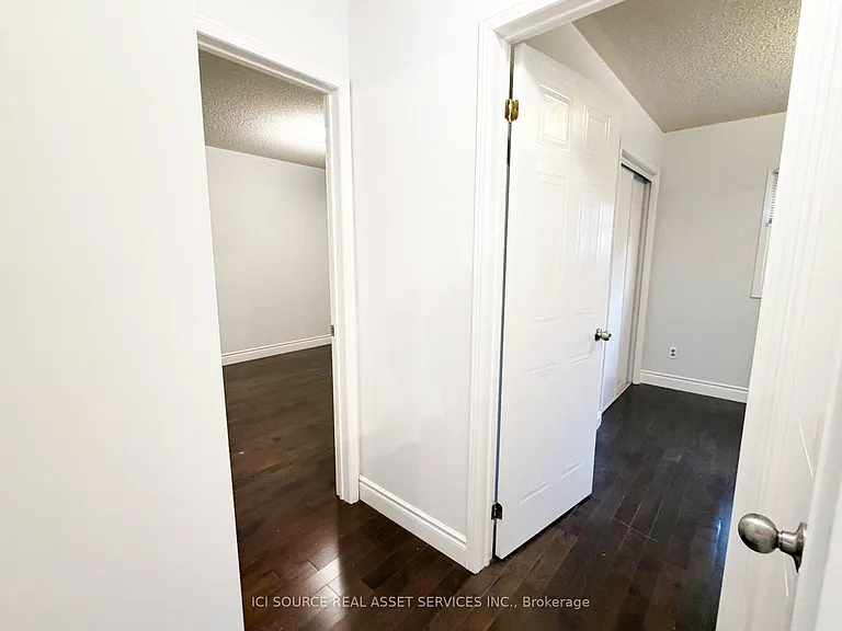 7176 Harding Cres — Photo 15