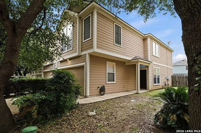 3 bed, 2.5 bath, 1720 sqft, $3,200 — Photo 1