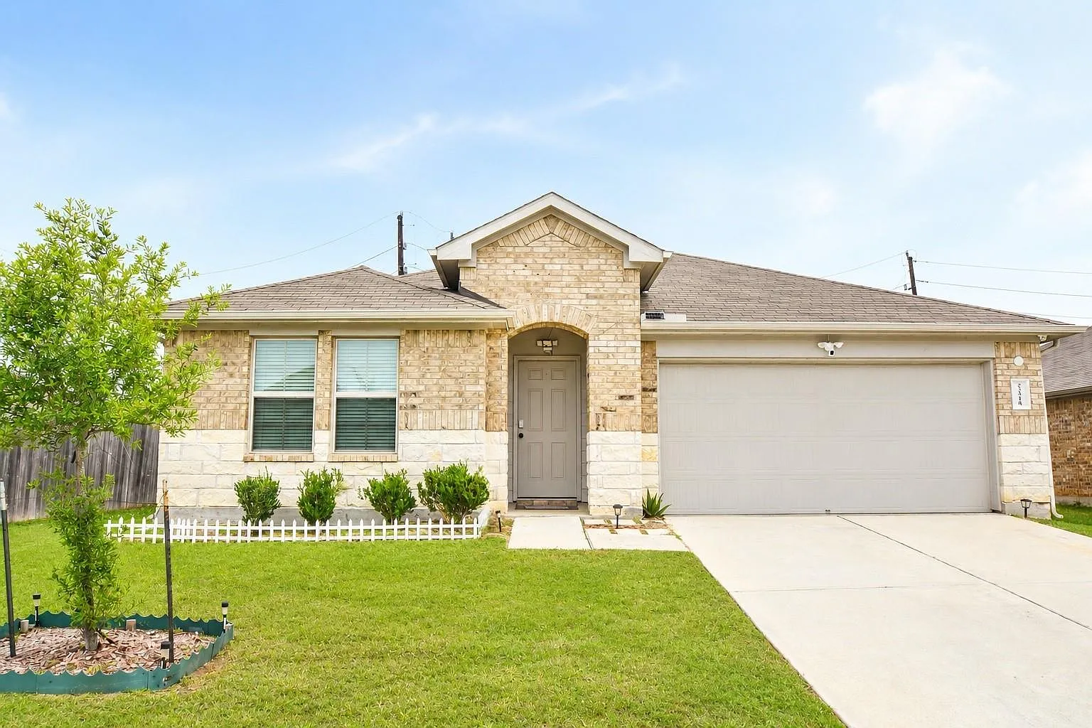 4 bed, 2.0 bath, $3,900 — Photo 1