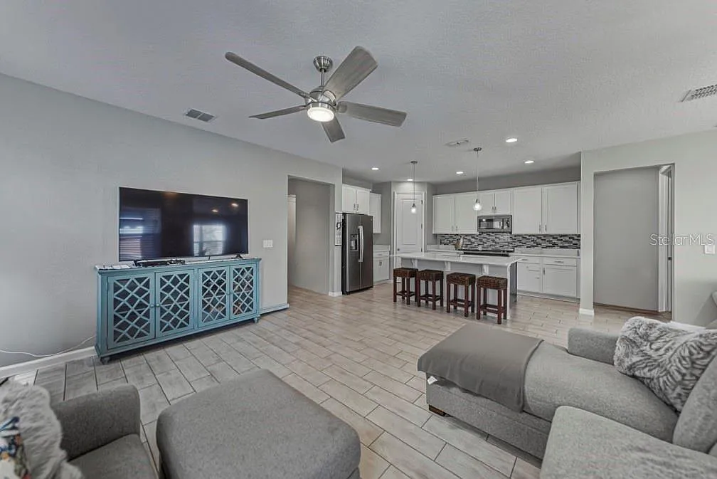 Building Photo - 295 Lake Smart Cir