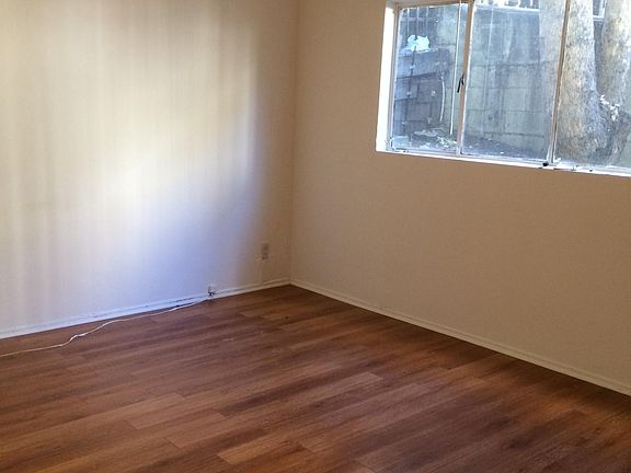 5th image of 1932 Grace Ave APT 4
