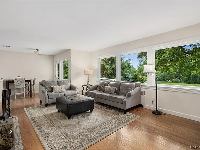 30 Palmer Ln — Photo 4