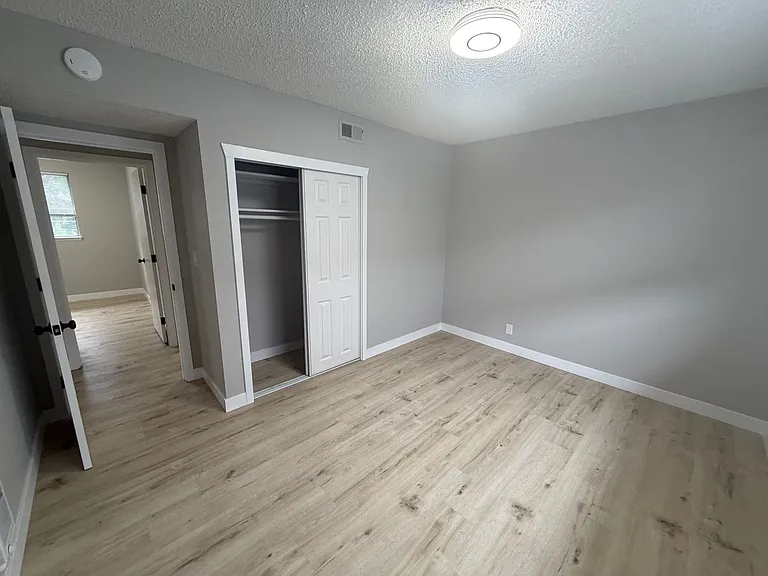 TAC T Carlyle Apartments — Photo 9