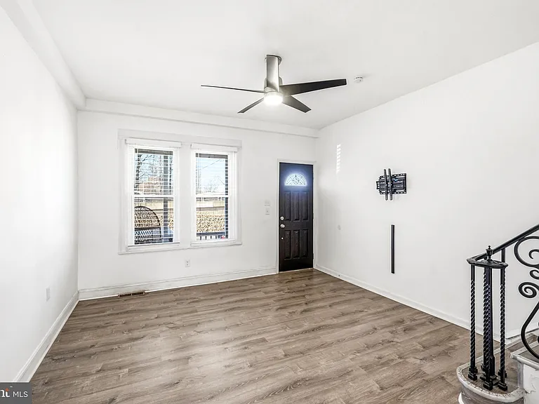 11 E Atlantic Ave — Photo 6
