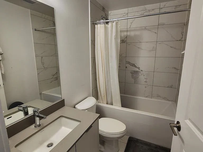 202 Burnhamthorpe Rd E #1207W — Photo 16