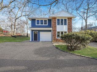 95 Berkshire Drive, Farmingville, NY 11738