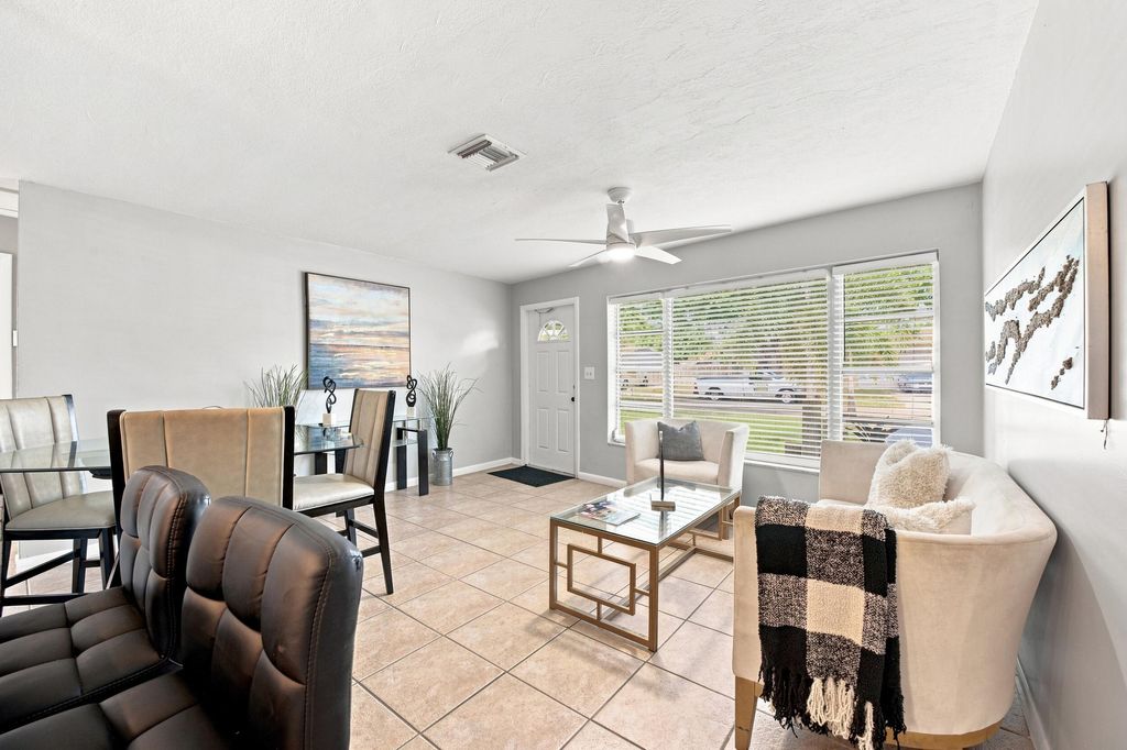 2610 NE 8th Avenue, photo 6