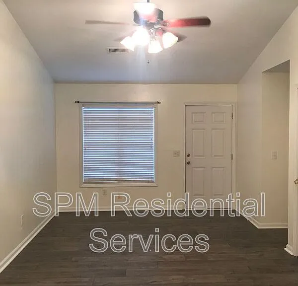1798 Liz Ln NE — Photo 4
