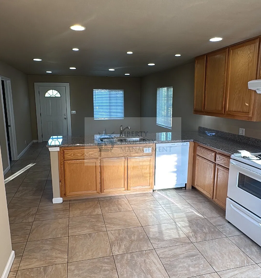 2 bed, 832 sqft, $1,675 — Photo 4