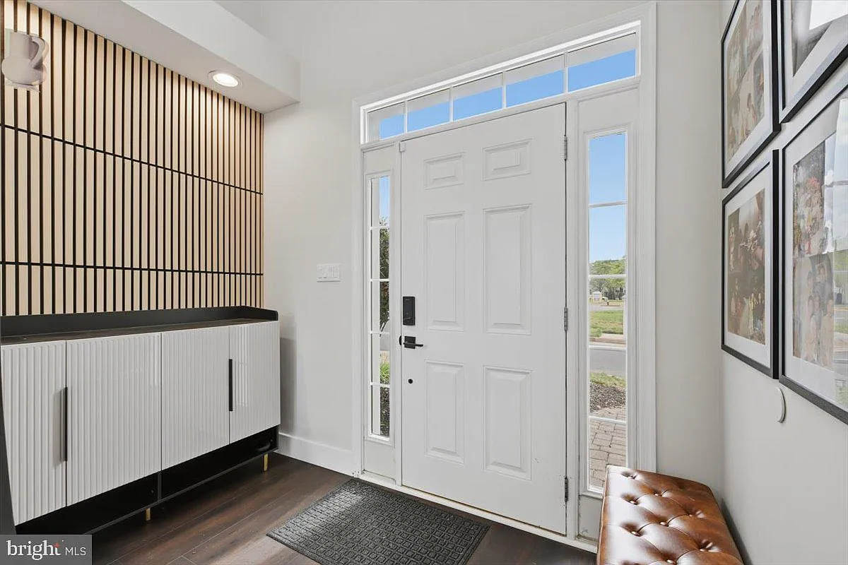 3 bed, 3.5 bath, 2664 sqft, $3,500 — Photo 4