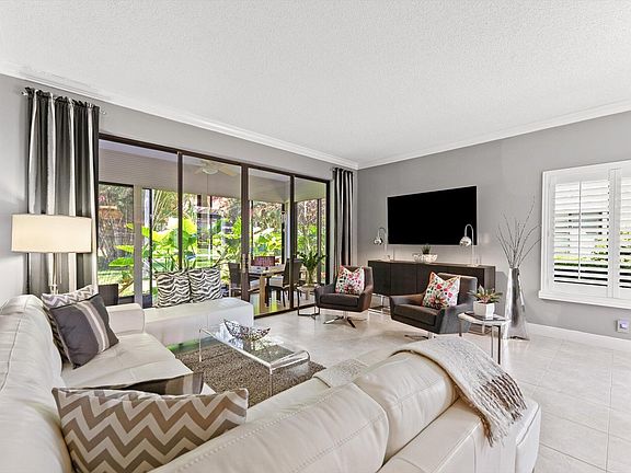 5th image of 7840 Lexington Club Boulevard #B