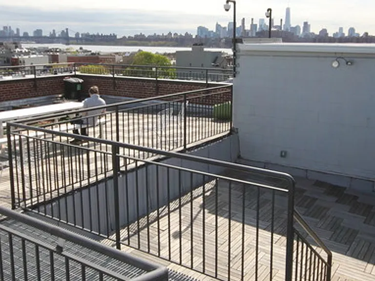 100 Dupont St #1H — Photo 6